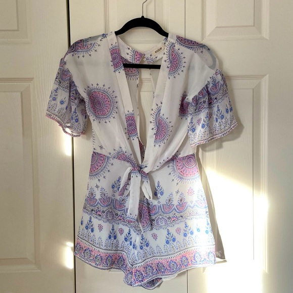 Floral White Flowy Romper - Essue Size Small - Picture 6 of 11